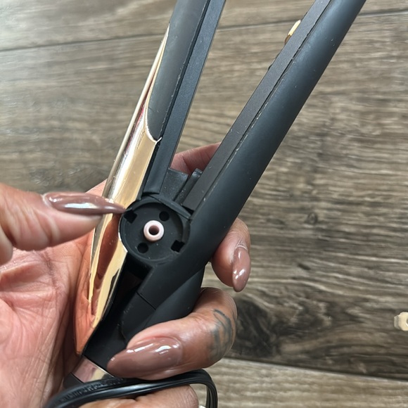 ELLE HAIR STRAIGHTENER - Picture 9 of 9